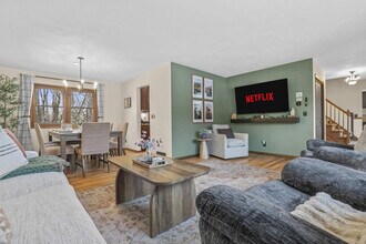 Building Photo - 924 Capital St