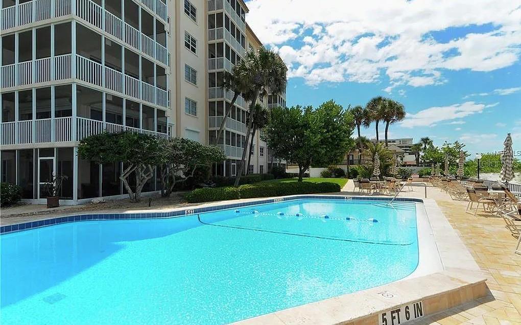 Foto principal - 800 Benjamin Franklin Dr