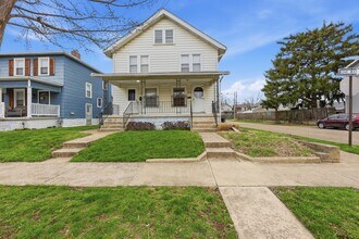 Building Photo - 284-286-286 E Markison Ave