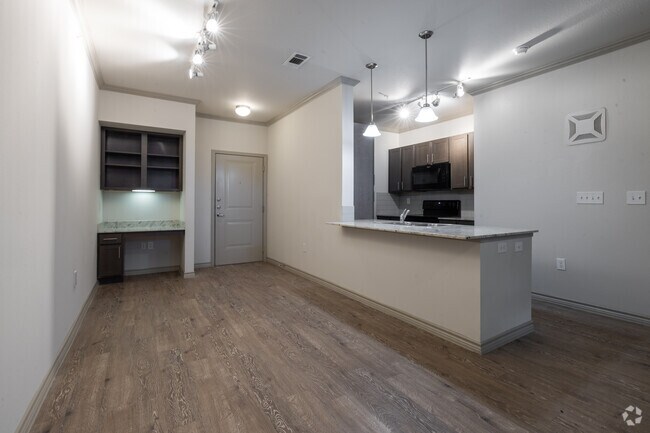 1 habitación, 1 baño - 713 pies cuadrados - Área de comedor/escritorio - Fulton Lofts