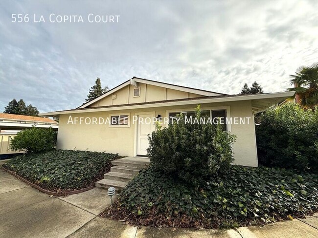 Building Photo - 556 La Copita Ct