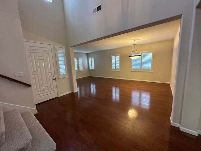 Building Photo - 50% OFF FIRST MONTHS RENT - Beautiful 4 Be...