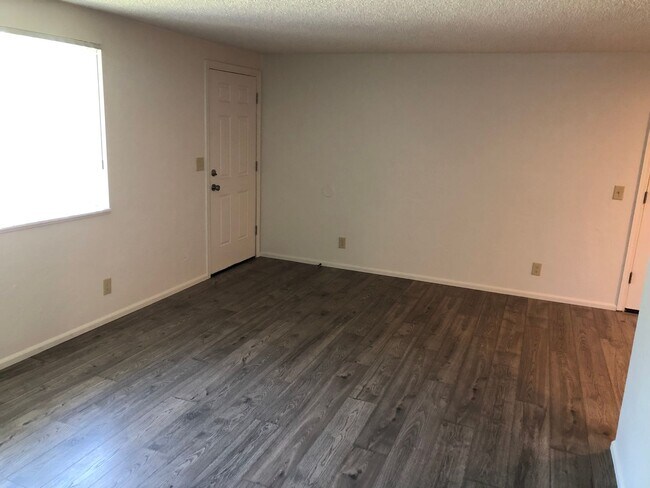 Foto del edificio - Updated 2 bed 1 bath dulpex in Eugene!