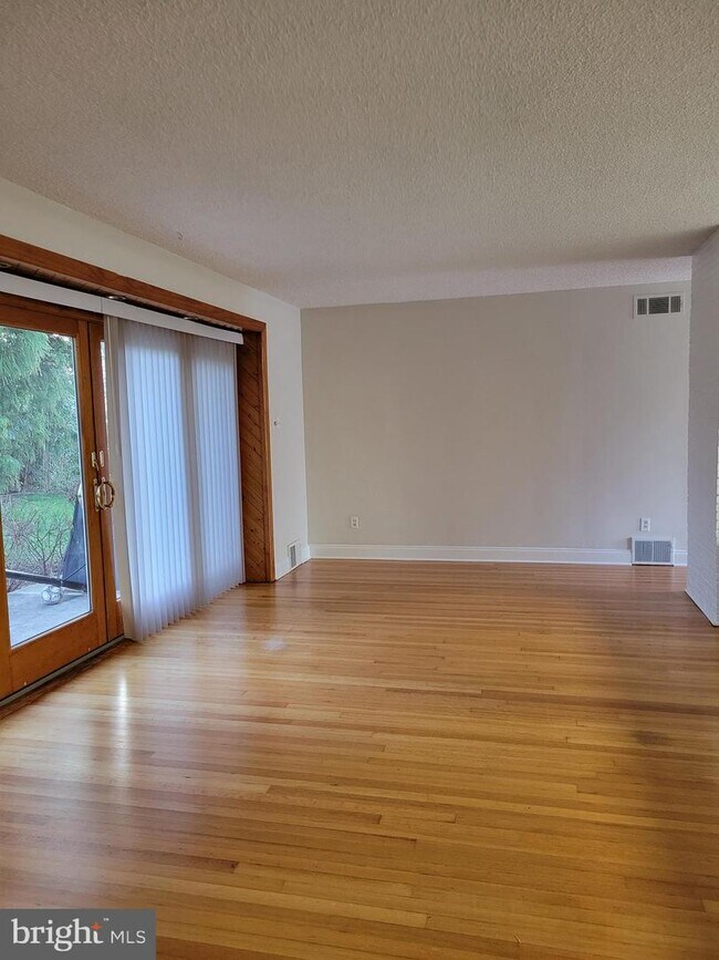 Foto del edificio - 129 Marlborough Ave