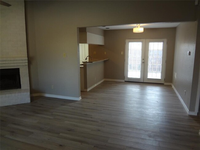 Building Photo - 2114 Maplewood Trail