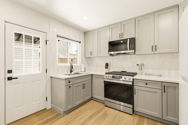 Foto del edificio - 1382 Grove Ave