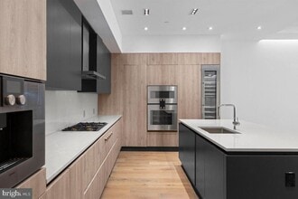 Building Photo - 724 Chestnut St