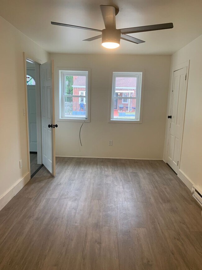 Building Photo - 1 Floor 1 Bedroom, Garage York City SD