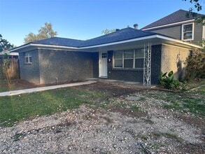 Building Photo - 502 Ave F
