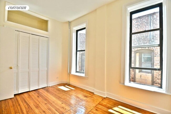 Foto del edificio - 526 W 123rd St