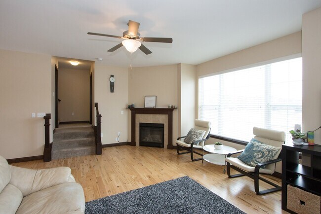 Foto del edificio - 320 Clark Dr