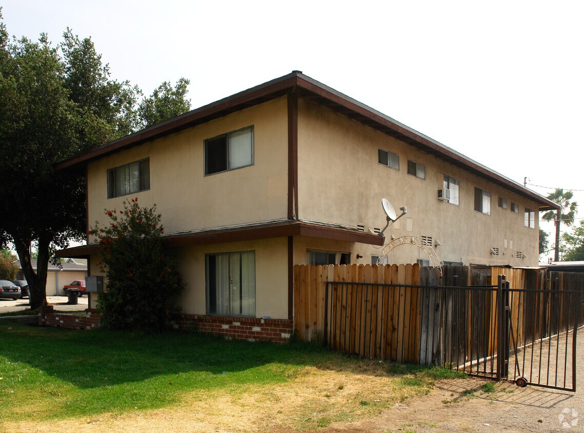 Building Photo - 16713 Holly Dr