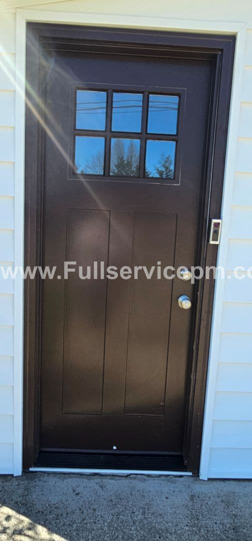 Foto del edificio - Charming and Updated Rambler 3 br. Fairwood Rambler w/large yard