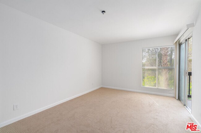 Building Photo - 1321 Raintree Cir