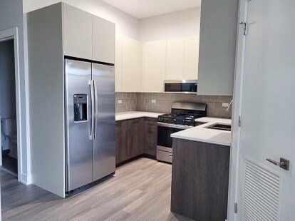 Foto del edificio - 2443 N Western Ave