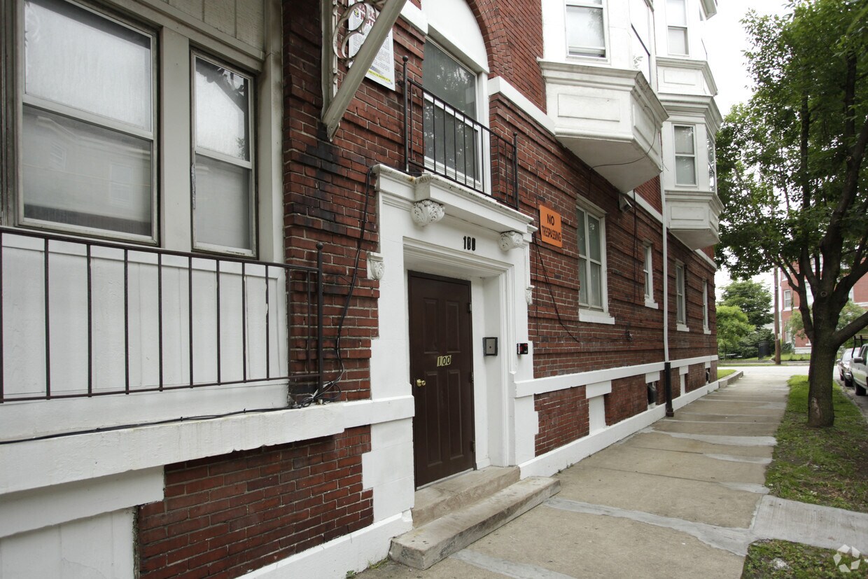 Primary Photo - 100 Caldwell St
