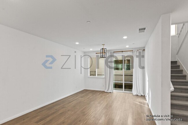 Foto del edificio - 586 Jayne Ct