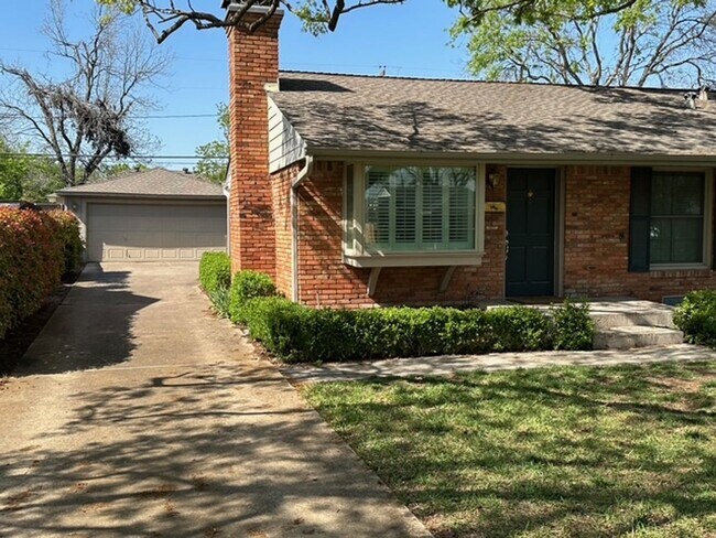 Building Photo - 522 Westwood Dr