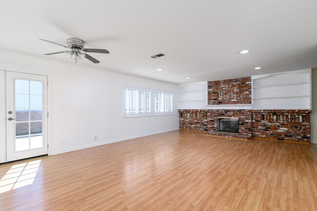 Building Photo - Beautiful Newbury Park  4 Bedroom 2 Bath Home