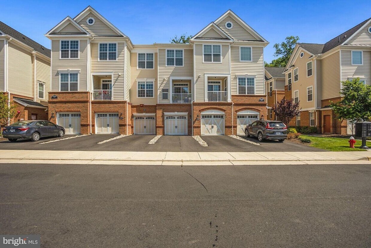 Stunning and rare! A nearly new model hom... - Stunning and rare!  A nearly new model hom...