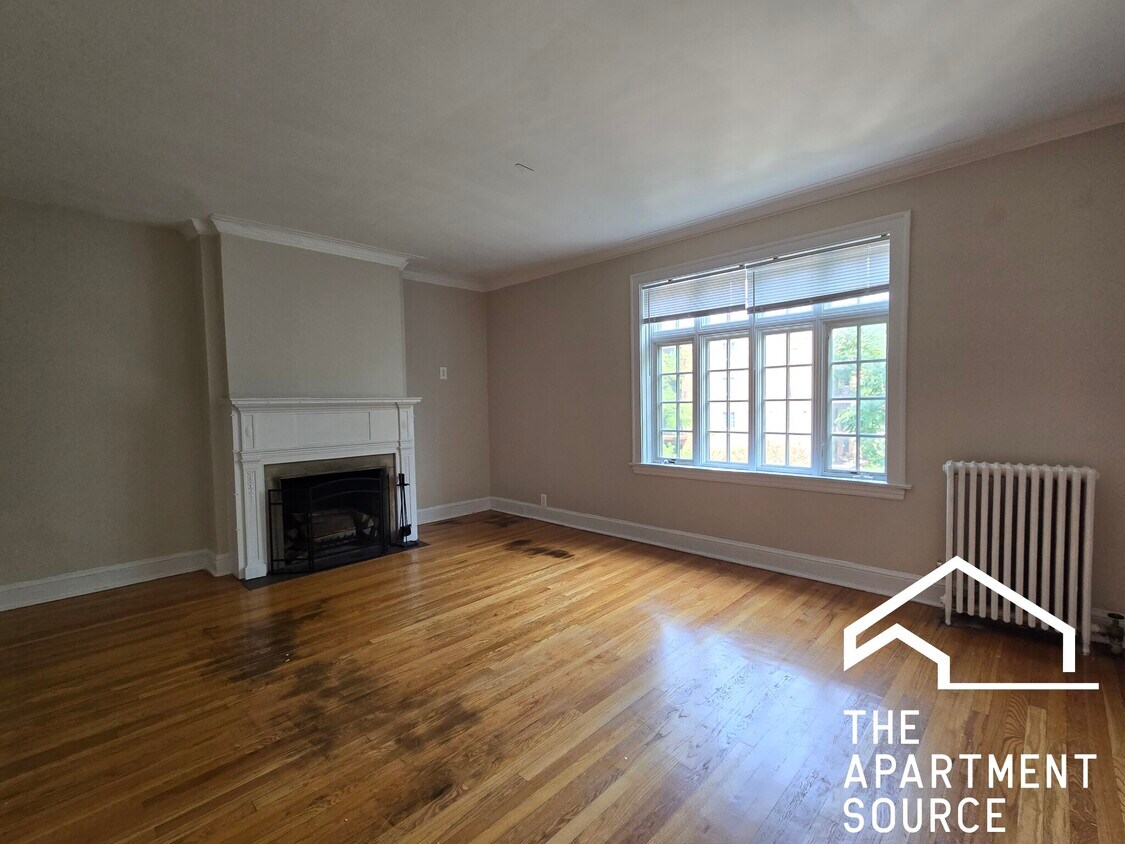 Primary Photo - 1107 Lake St