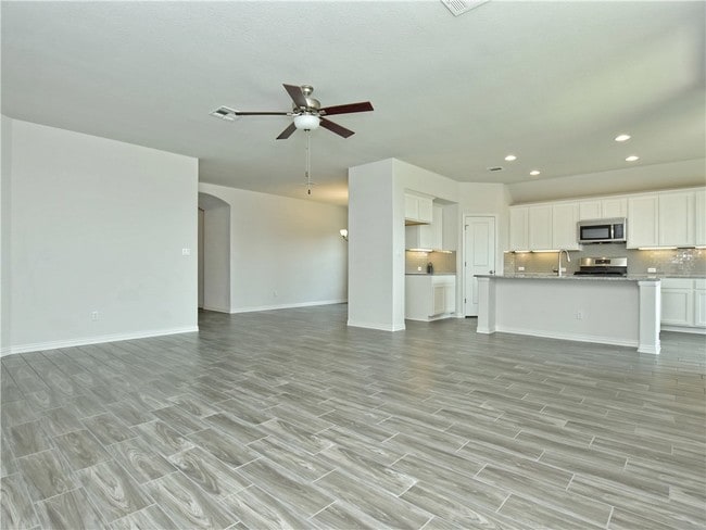 Building Photo - 3701 Kirby Cove