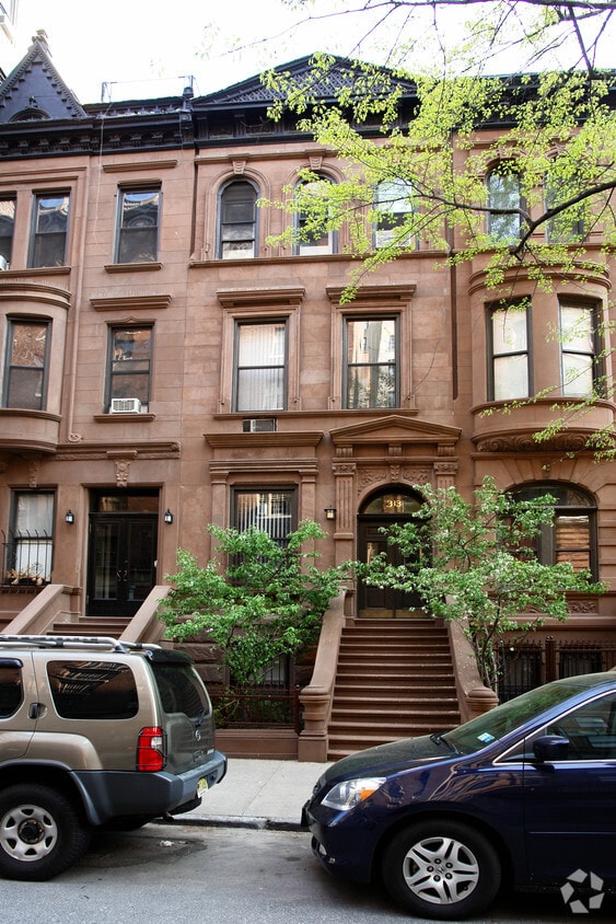Building Photo - 313 W 87th St