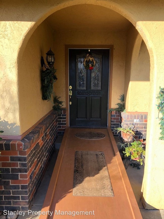 Building Photo - 4 br, 2 bath House - 9727 Buna Ct