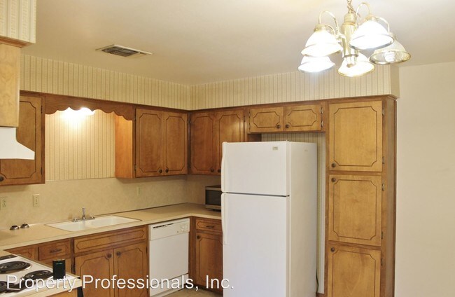 Building Photo - 239 Bobolink Dr