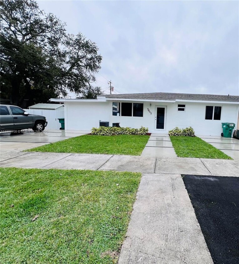 Foto principal - 934 SW 75th Ave