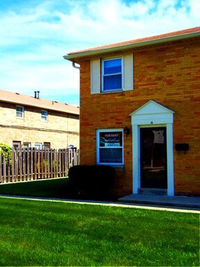 Primary Photo - 1755 Pine Tree St N