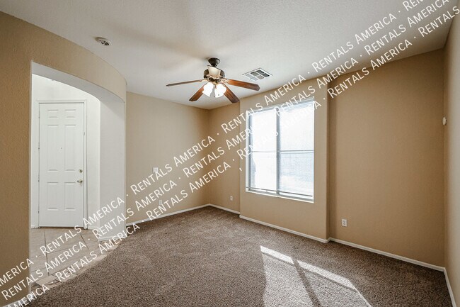 Building Photo - Beautiful 3 Bedroom 2.5 Bath Home in Laveen!