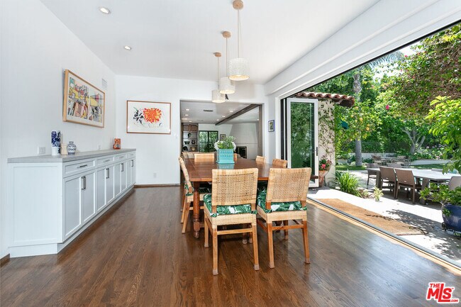 Building Photo - 627 Alta Dr