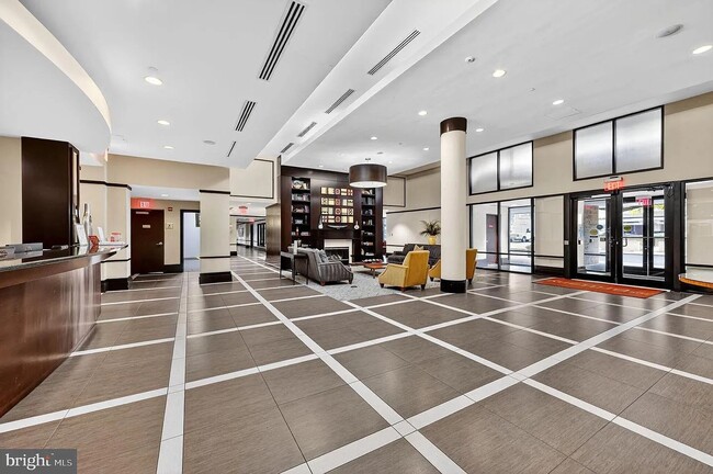 Foto del edificio - 4500 S Four Mile Run Dr