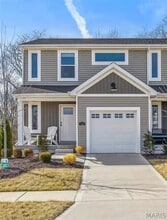 Building Photo - 367 Newbridge Wy