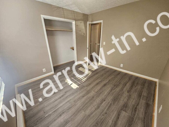 Building Photo - (221-223) Cedarmont Circle