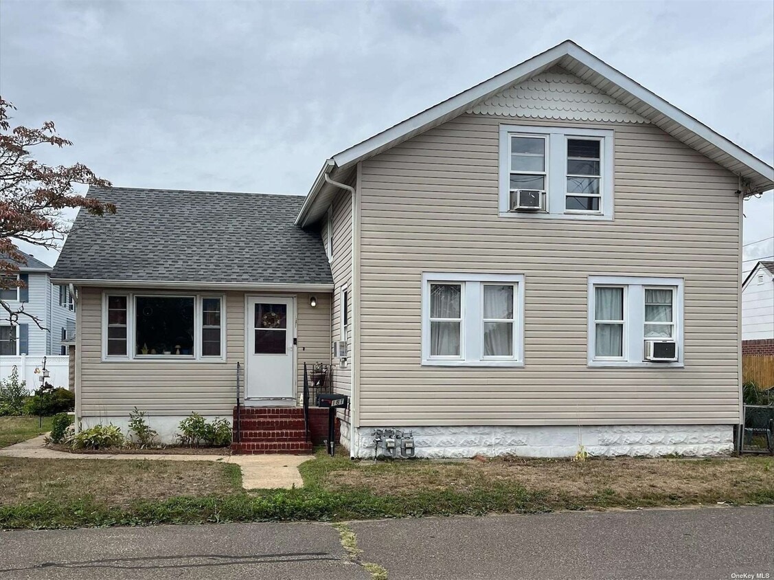181 Ohio St, Lindenhurst, NY 11757 House Rental in Lindenhurst, NY