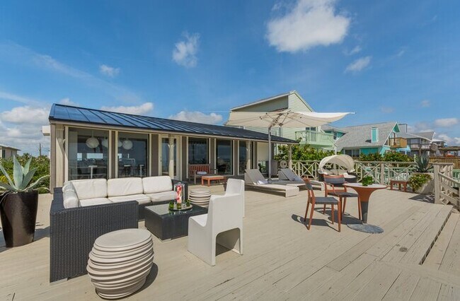 Building Photo - 6877S - Direct Oceanfront Endless Summer C...