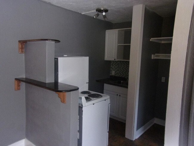 Kitchen - 114 7th St N