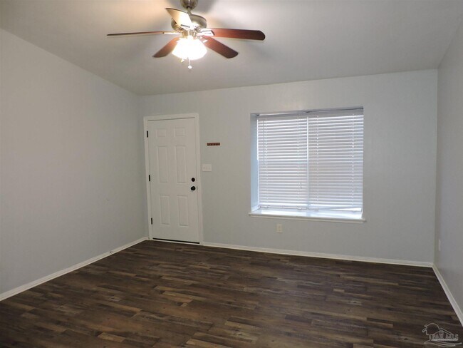 Foto del edificio - 7820 Oak Forest Pl