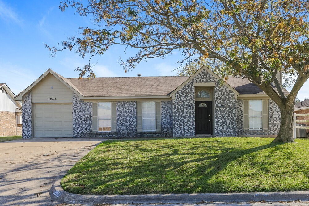 Foto principal - 1954 Carrington Dr