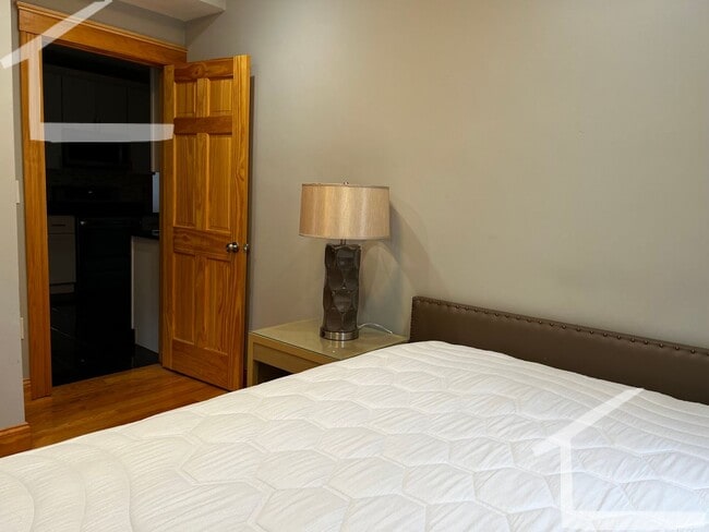Building Photo - No Brokers Fee, Central Heat/AC, In-Unit Washer and Dryer, Central Location, Parking Included