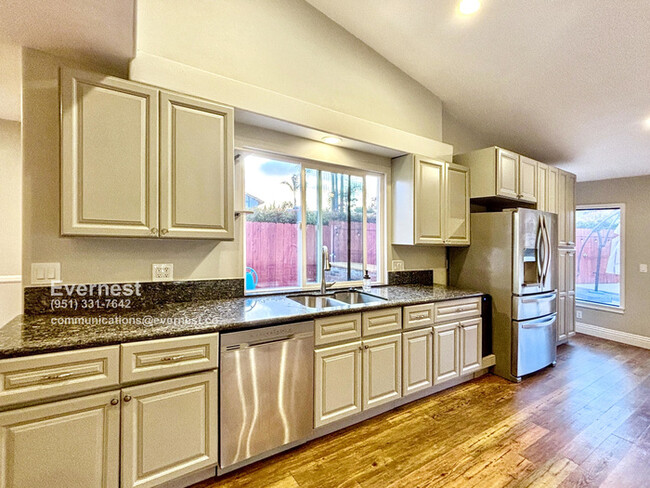 Building Photo - Gorgeous 3-Bedroom Home with Resort-Style ...