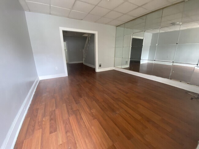 Foto del edificio - 2747 Saunders St