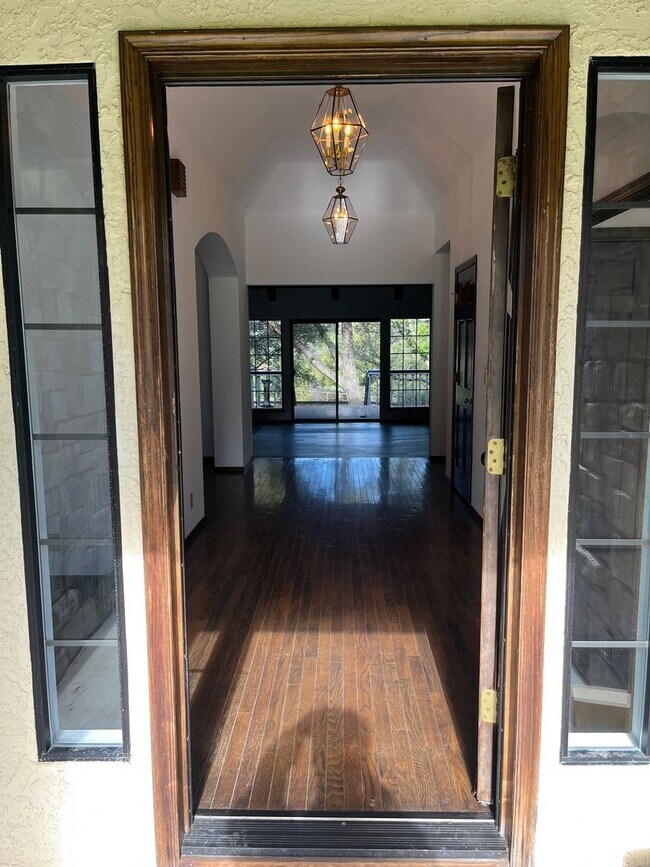 Foto del edificio - Private Mt. Hamilton Estate-Style Home on ¾ Acre with Expansive Grounds!