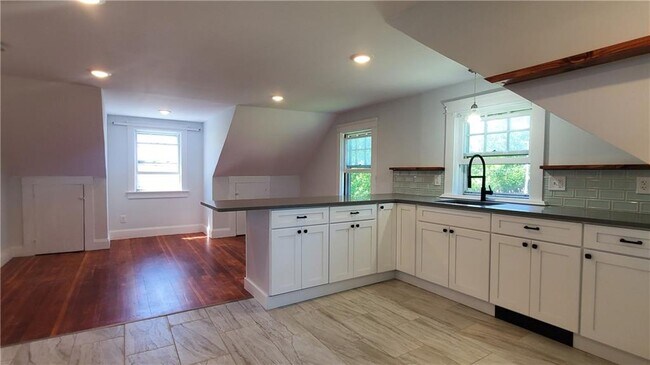 Foto del edificio - 56 Ruggles Ave