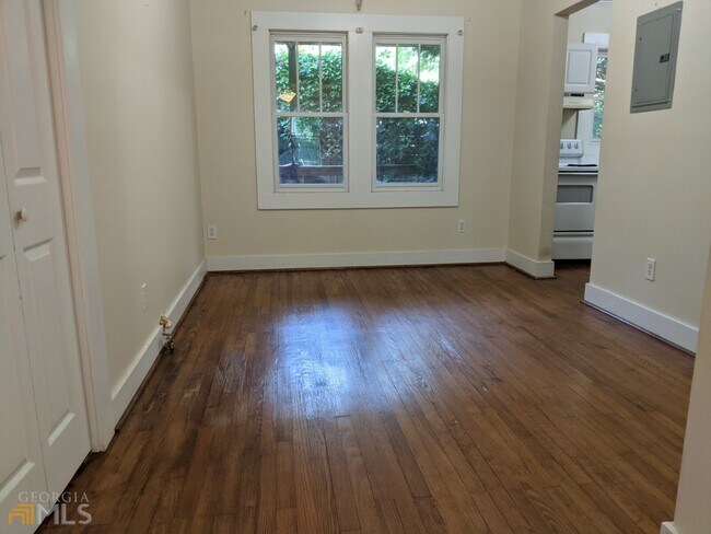 Building Photo - 300 Ridgewood Ave