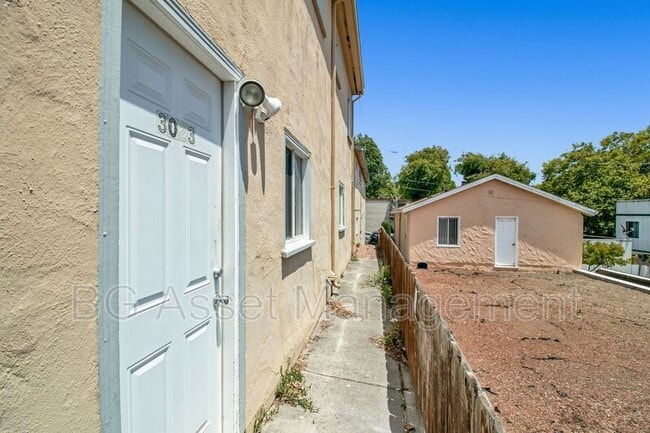 Building Photo - 3023 Yolo Ave