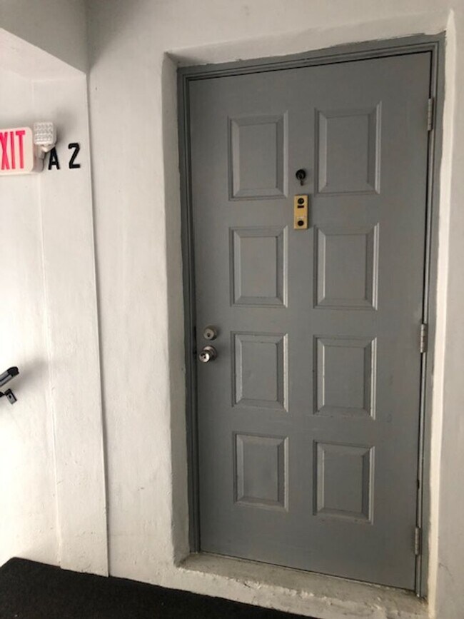 Foto del edificio - 1372 Pine Ridge Cir E