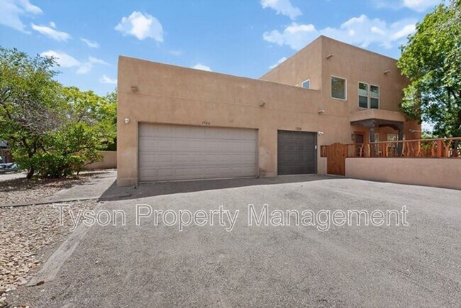 Foto del edificio - 1700 Violetas Rd NW